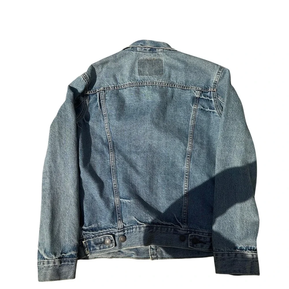Levis 72334 Denim Trucker Jacket Mens Small Blue Medium Wash Jean Jacket - Picture 3 of 8